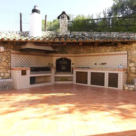فيلة Monte Sole *