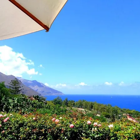 فيلة Monte Sole *
