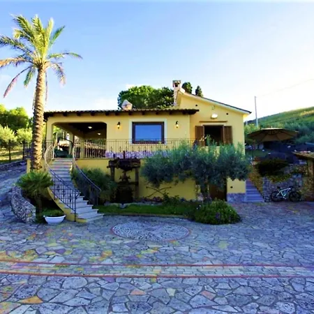 فيلة Monte Sole